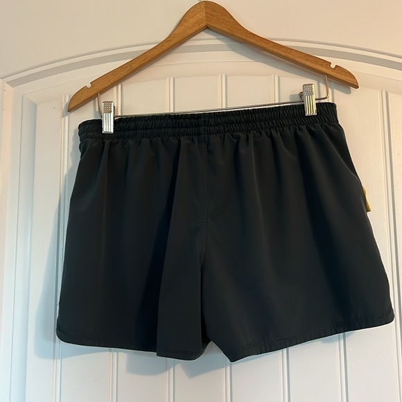 NiKE Running Live strong Shorts Size Medium - Picture 4 of 6